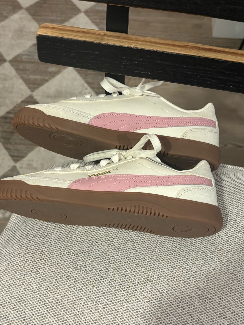 Women's Puma Cream and Pink Low-Top Sneakers - Size 7.5 NWOT - Picture 2 of 9